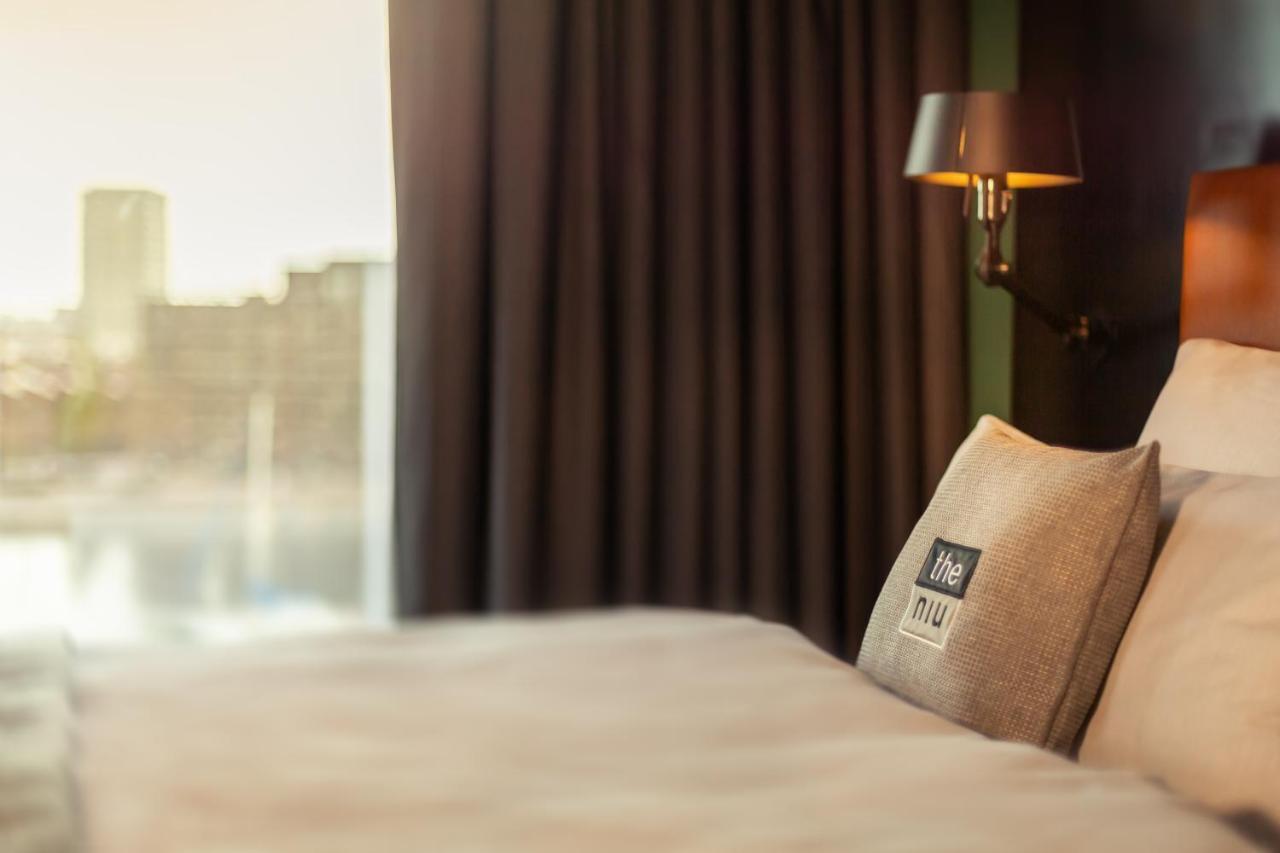 Camera Premium con 1 Letto Queen size e 1 Divano Letto - Vista sul Porto
